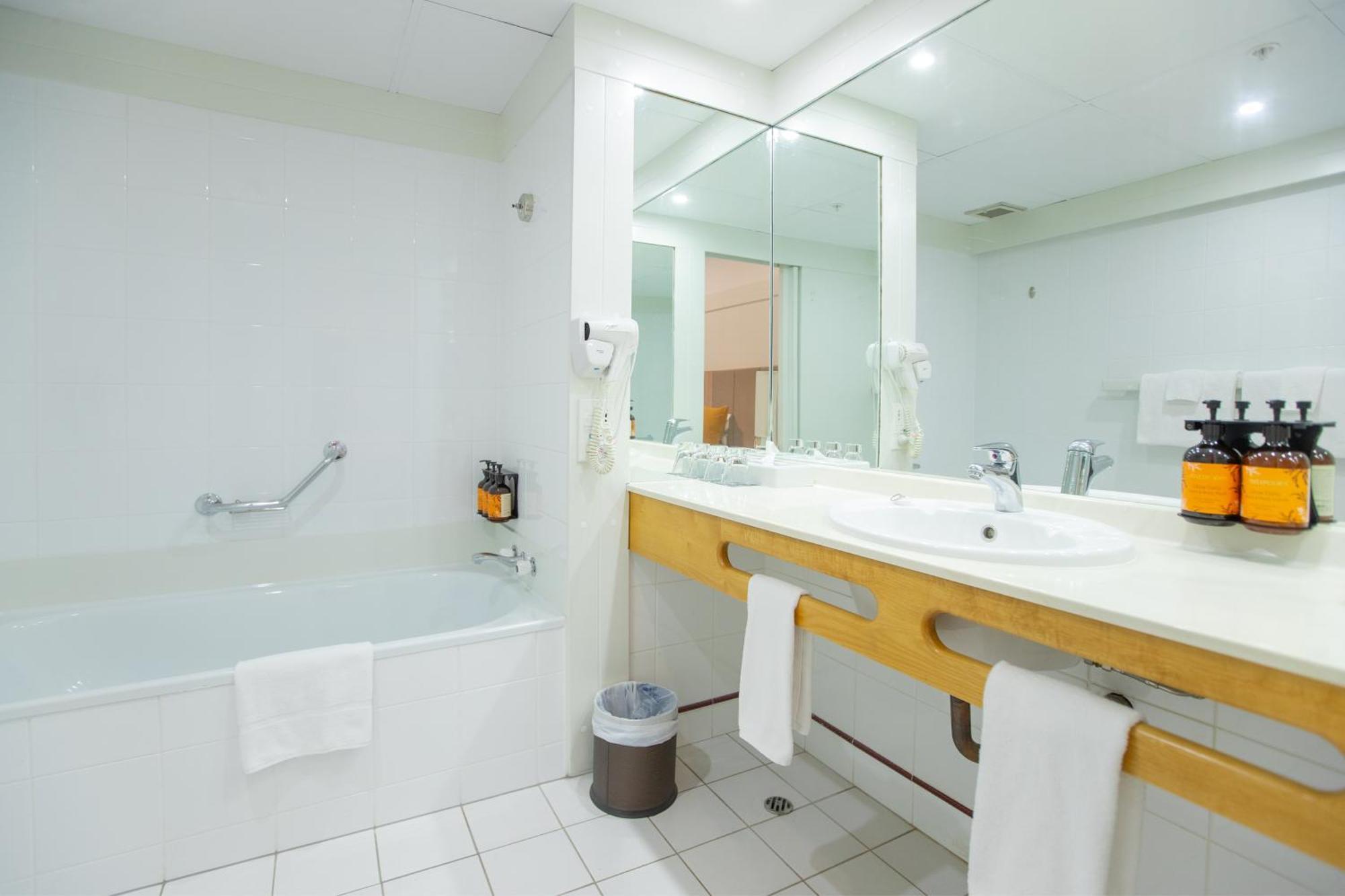 James Cook Hotel Grand Chancellor Веллингтон Экстерьер фото